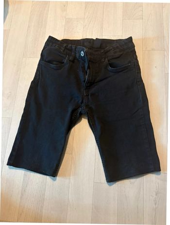 Short en jean noir 10/11 ans très bon état