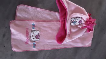 Ensemble bonnet et écharpe Hello Kitty