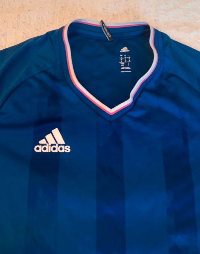 T-shirt Adidas taille S - photo numéro 2