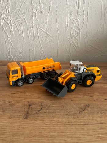 Lot de petites voitures de construction - tractopelle + camion