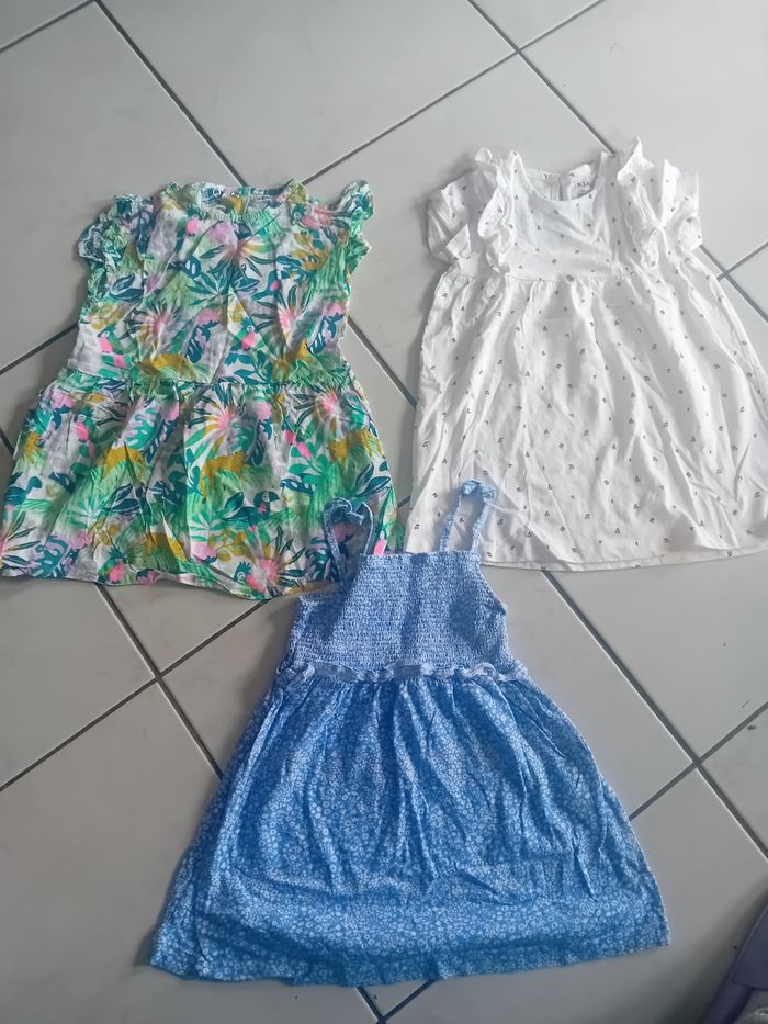 Lot robe été 24mois - photo numéro 2