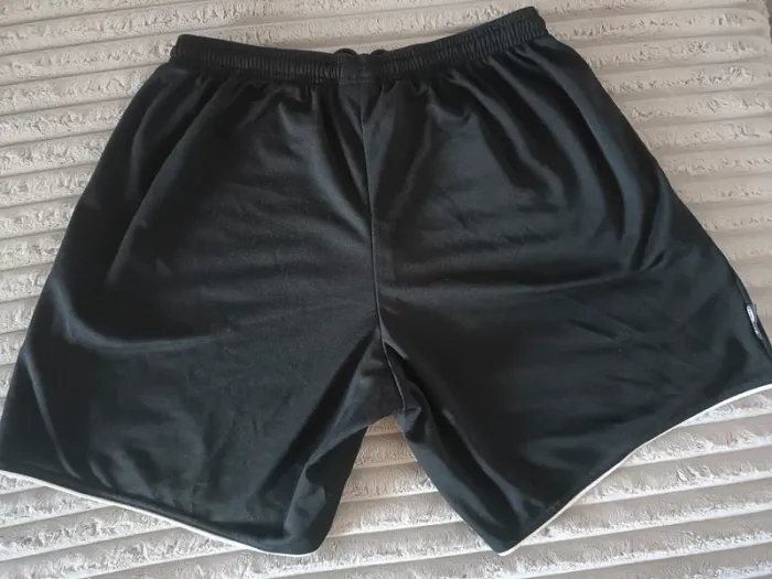 Short adidas taille m - photo numéro 7