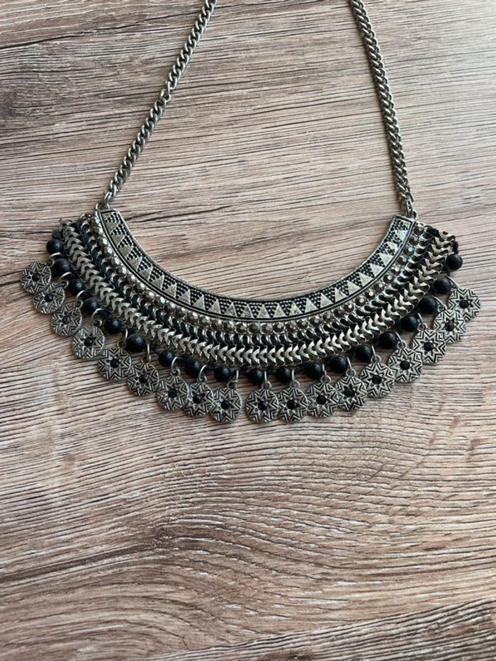 Collier argenté et noir - photo numéro 2