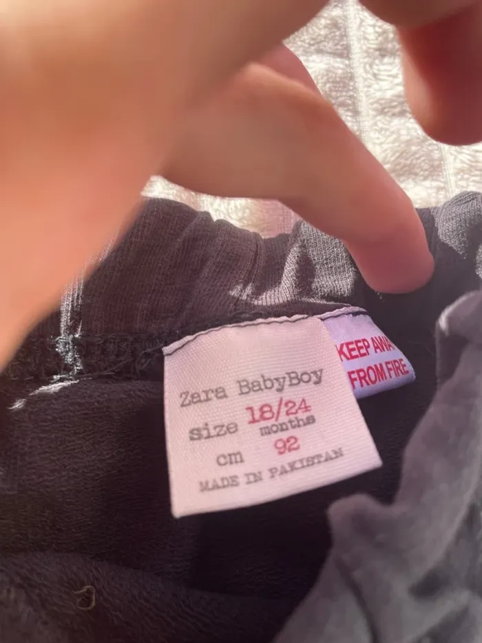 Jogging garçon Zara 18/24 mois – gris foncé avec pattes de chien - photo numéro 3