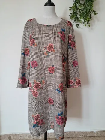 Robe droite à carreaux fleuris