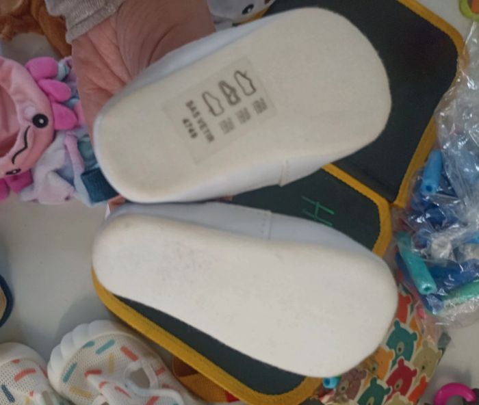 Chaussures bébé taille 0/6 mois - photo numéro 2