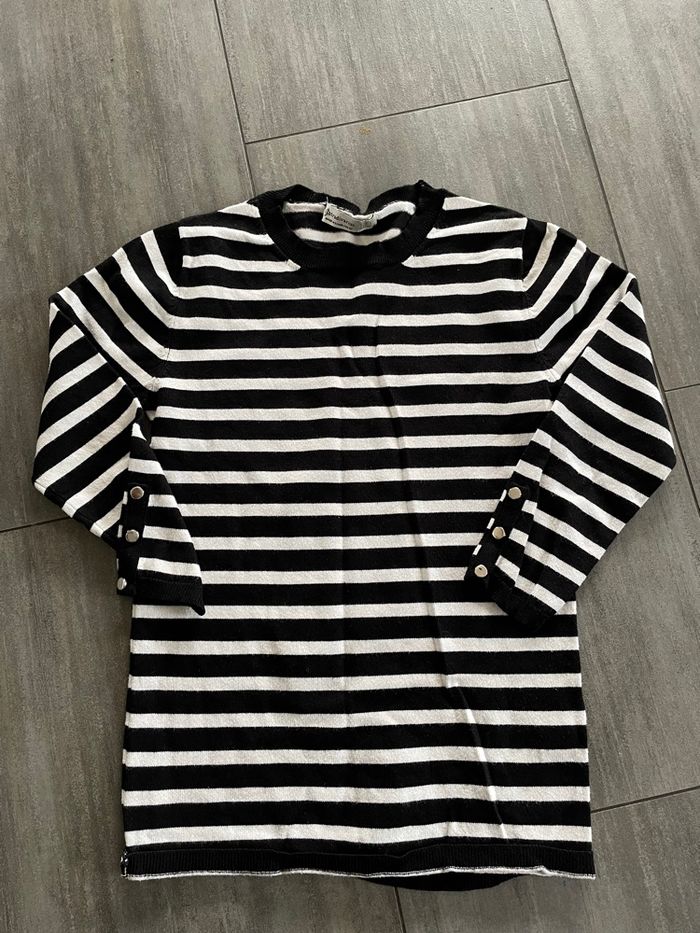 Pull ras de cou à rayures - noir et blanc - photo numéro 3