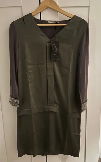 Robe chic satinée Elora taille 0 34-36 neuve