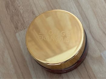 Baume à lèvres rouge français neuf