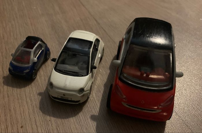 Fiât blanche creme et 2smart Rouge et une mini bleu - photo numéro 5