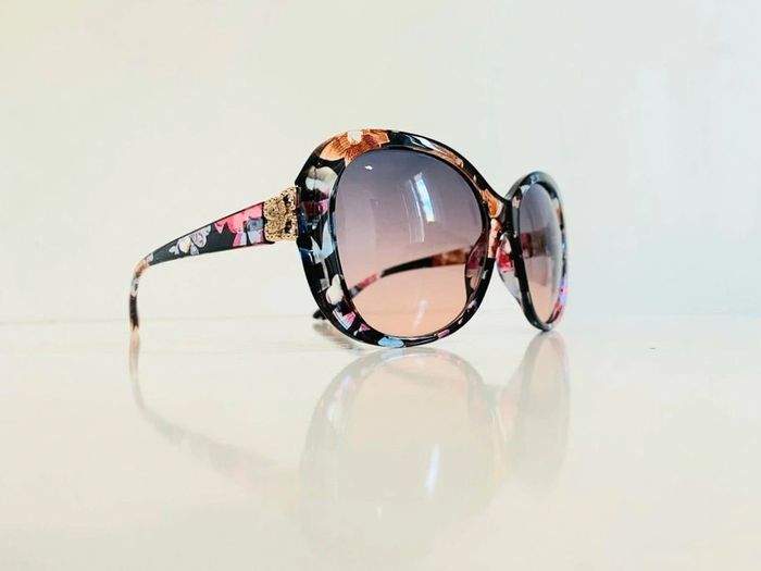 Lunette de soleil femme fleurie et dorée verres dégradés UV protection catégorie 2 - photo numéro 4