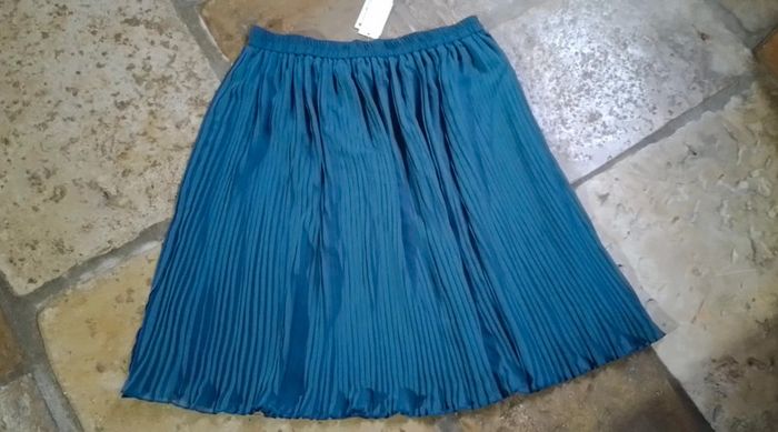 Jupe mi-longue  plissée 46