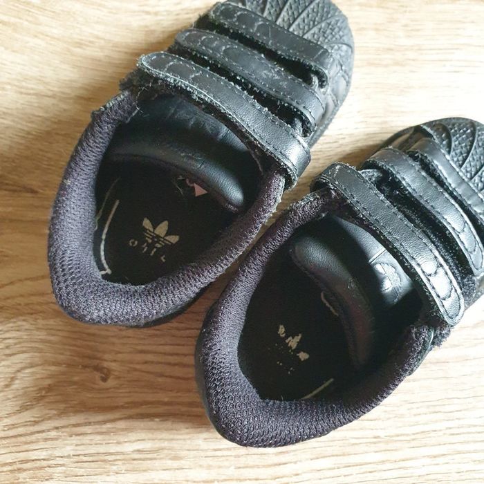⭐ Baskets Superstar Adidas en cuir a scratch noir pointure 21 ⭐ - photo numéro 9