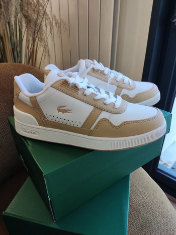 Lacoste basket femme taille 38 neuves avec étiquettes blanche et beige 