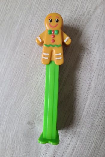 Distributeur bonbons 🍬 pez bonhomme de pain d'épice 