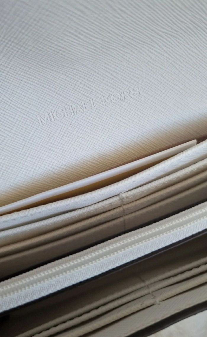 Portefeuille Michael Kors modèle Jet
Set Travel, - photo numéro 4