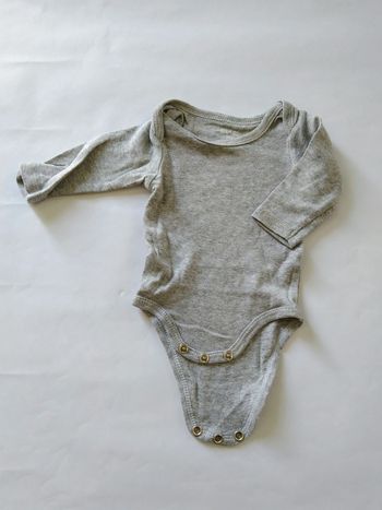 body bodie uni gris manches longues kiabi 3 mois