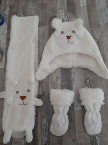 Bonnet , écharpe et gants