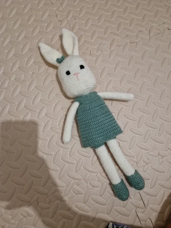 Peluche tricot crochet lapin blanc vert très bon état