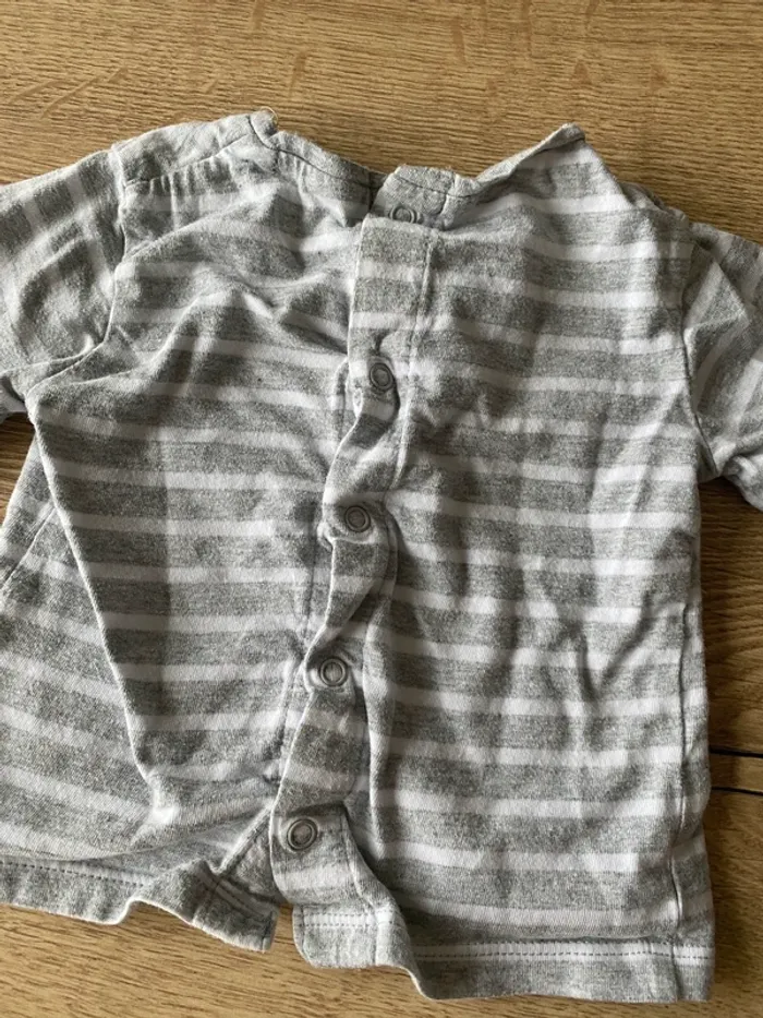 T-shirt manches longues 3 mois - photo numéro 2