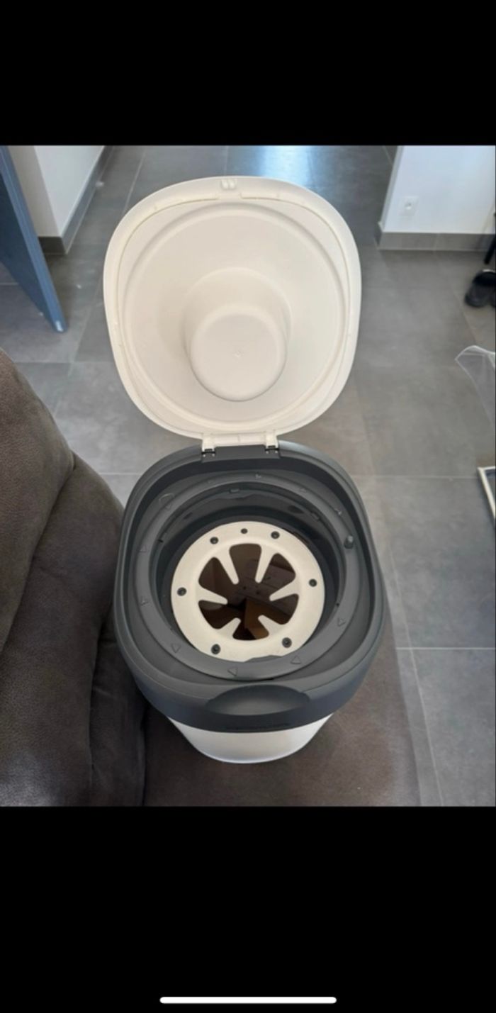 Poubelle à couche neuve