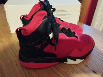 Basket tarmak taille 33