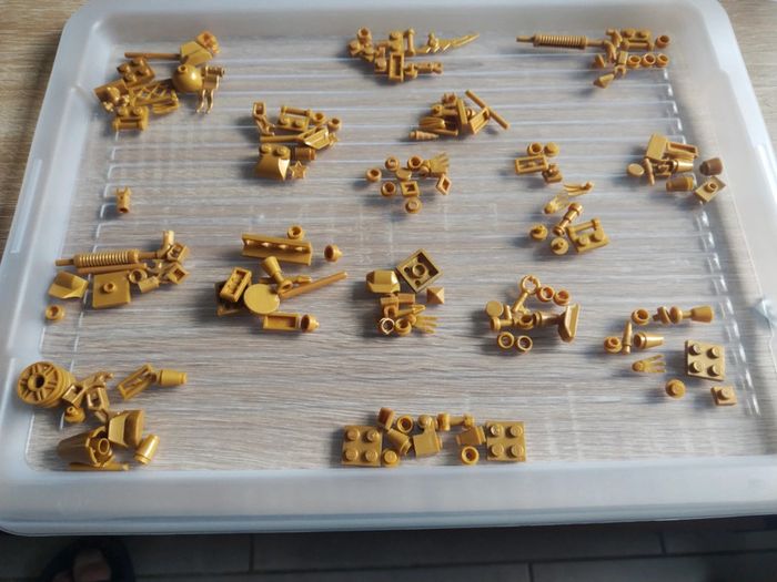 Lego lot 149 pièces Pearl gold - photo numéro 2