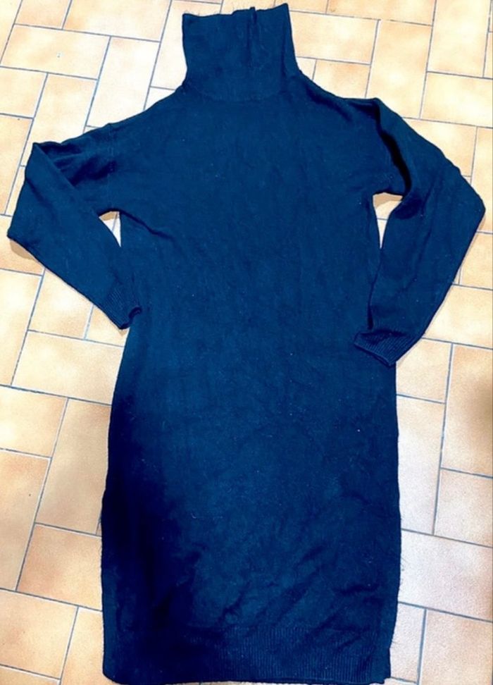 Robe pull couleur noir taille xs marque esMara