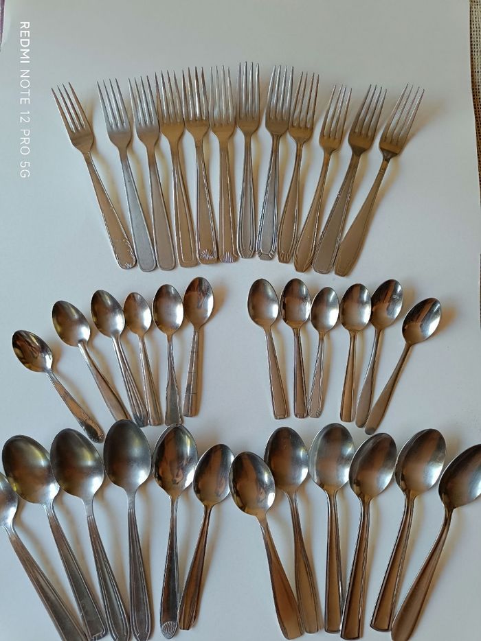 Couverts inox x36 ( cuillères et fourchettes)