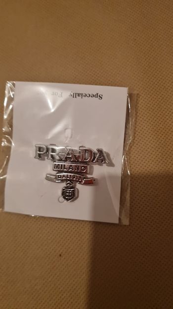 Broche Prada