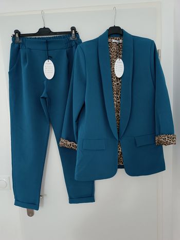Tailleur femme neuf avec étiquette (139€
