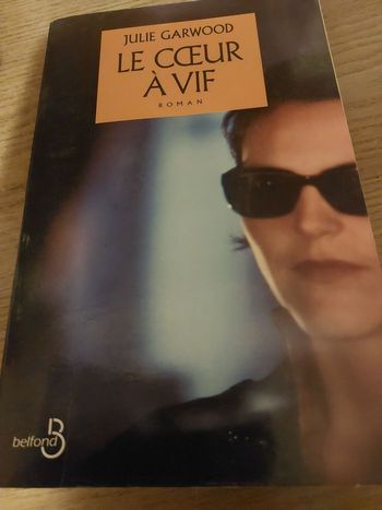 Livre Julie garwood  le cœur à vif 