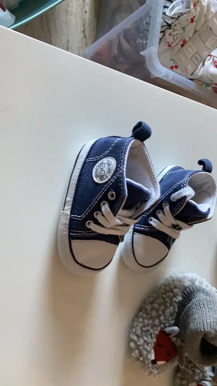Lot de chaussures et chaussons - photo numéro 2