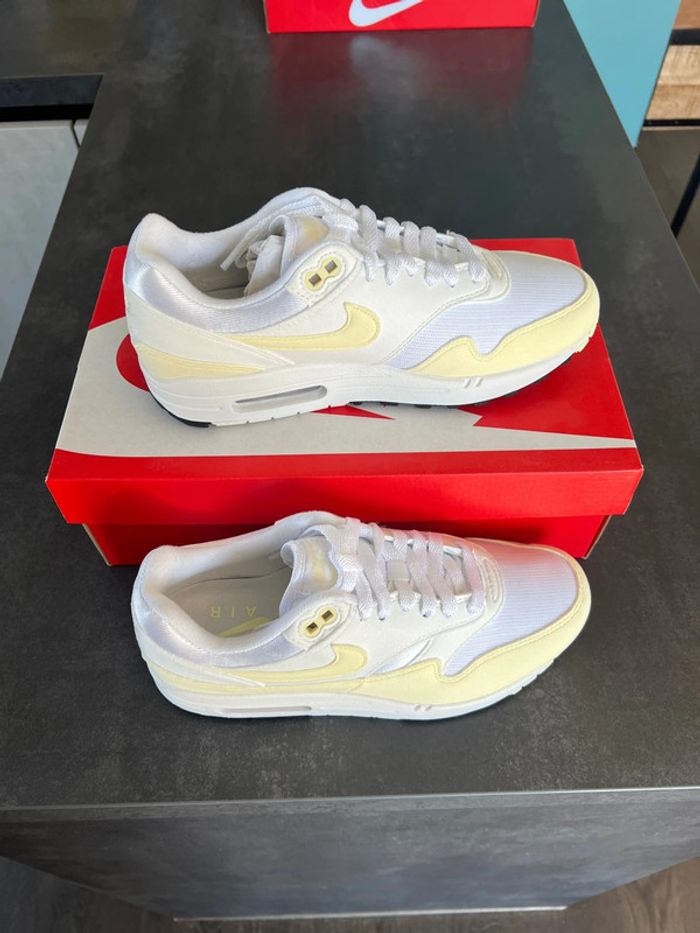 Basket Nike unisex taille 40