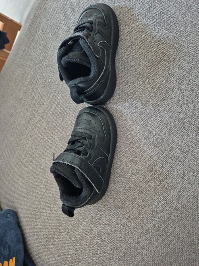 Chaussure nike taille 21 - photo numéro 2