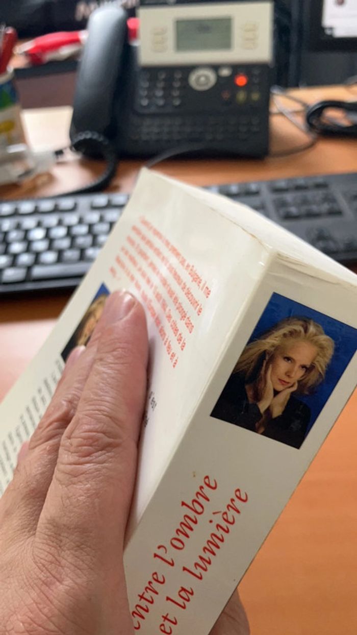 Livre. Entre l'ombre et la lumière. Sylvie Vartan. - photo numéro 6