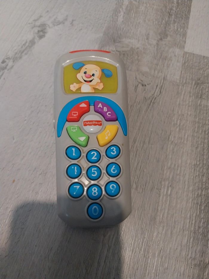 Téléphone et télécommande - photo numéro 2