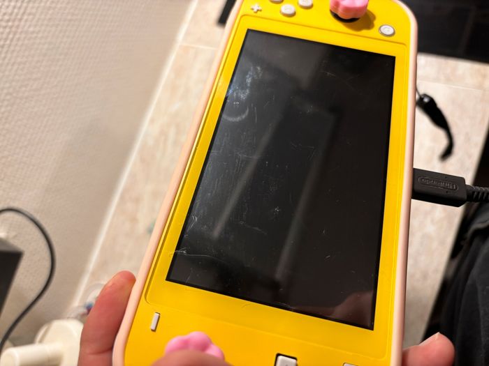 Console Nintendo Switch lite avec jeux et chargeur - photo numéro 6