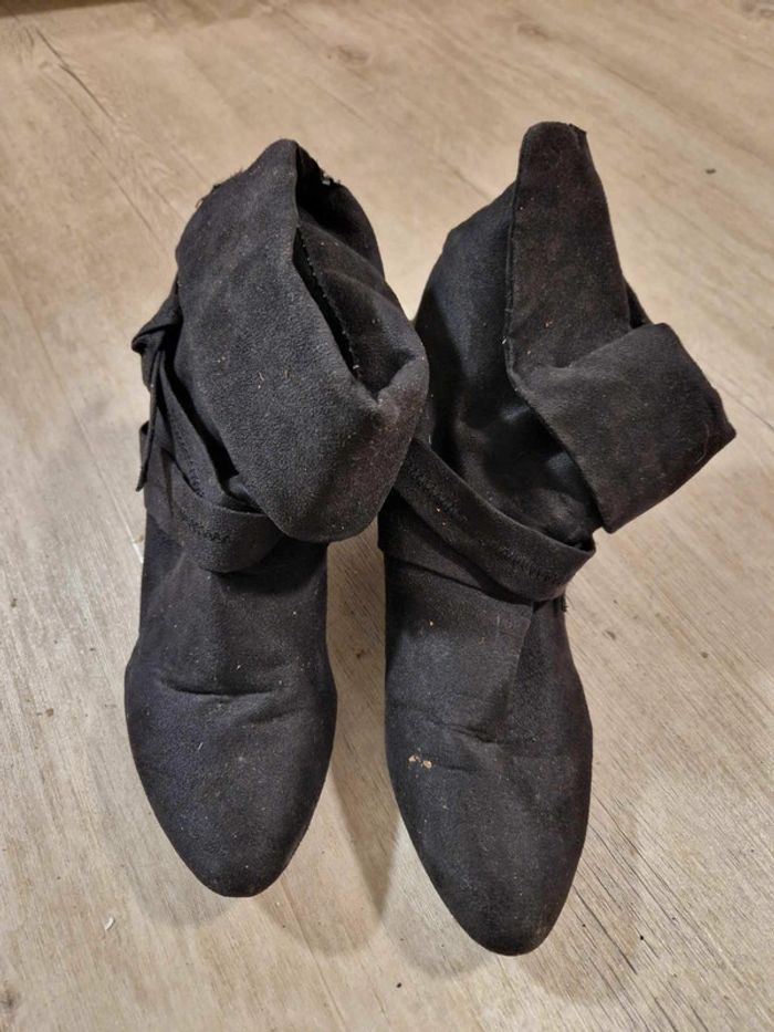 Bottines noires avec boucle taille 39