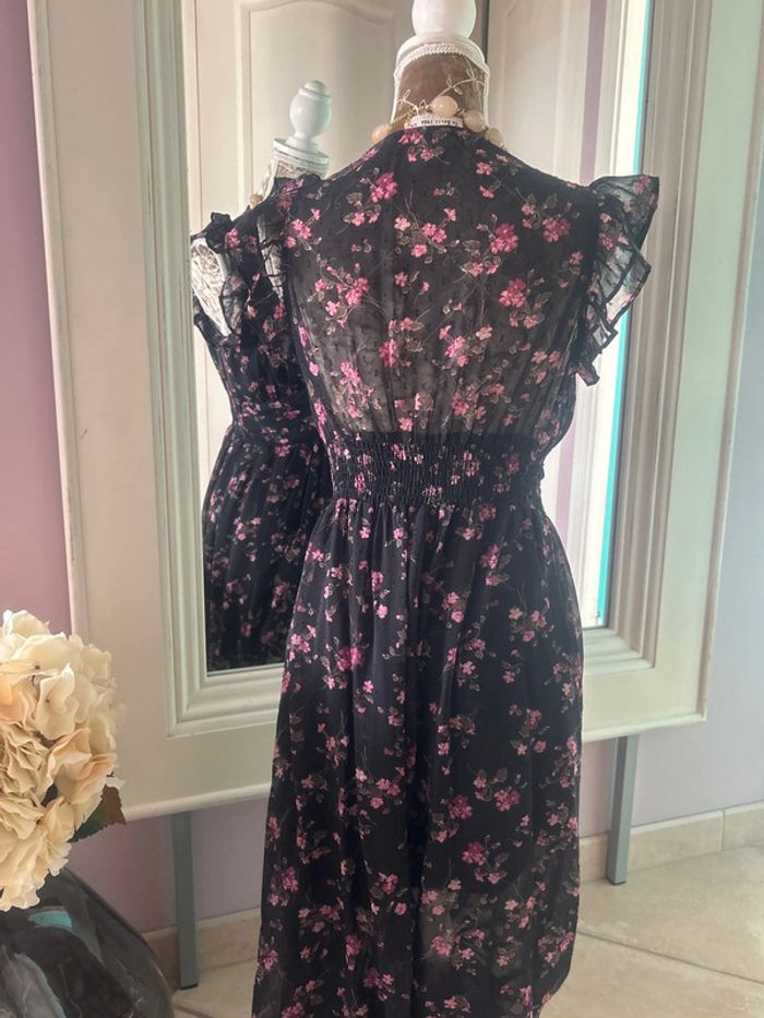 Robe longue décolletée à motifs - photo numéro 7