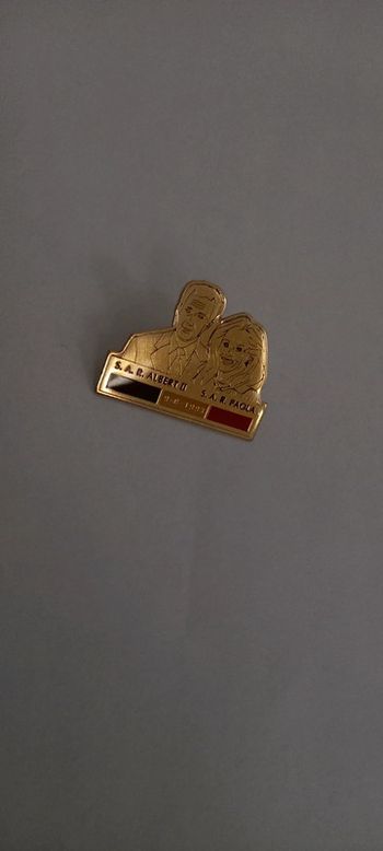 Pin's albert et paola