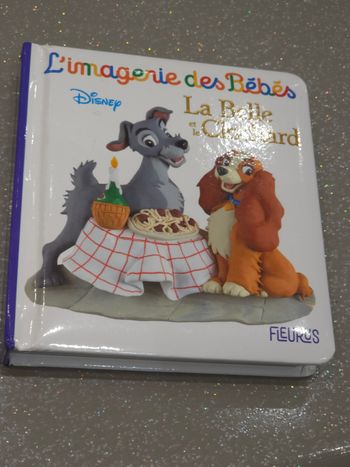 La belle est le clochard l'imagerie des bébés. Très bonne état