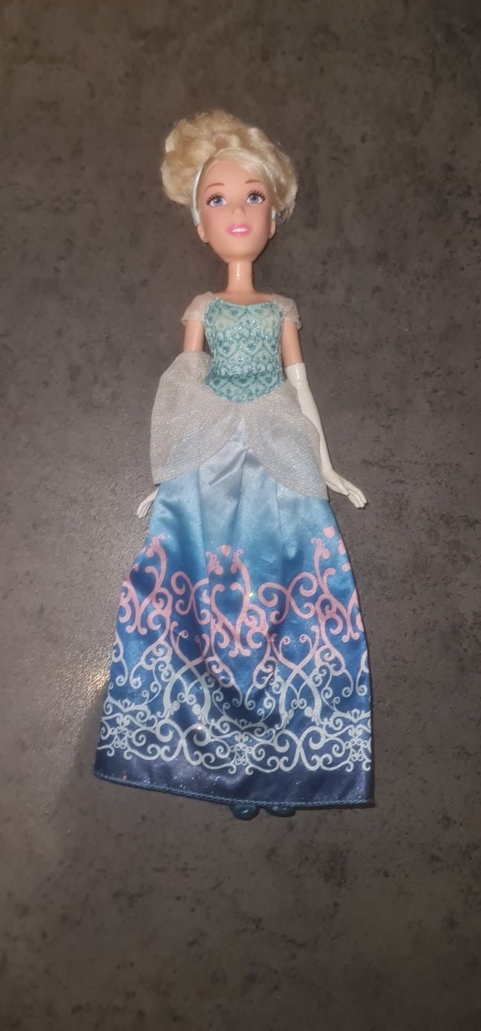 Poupées barbie disney
