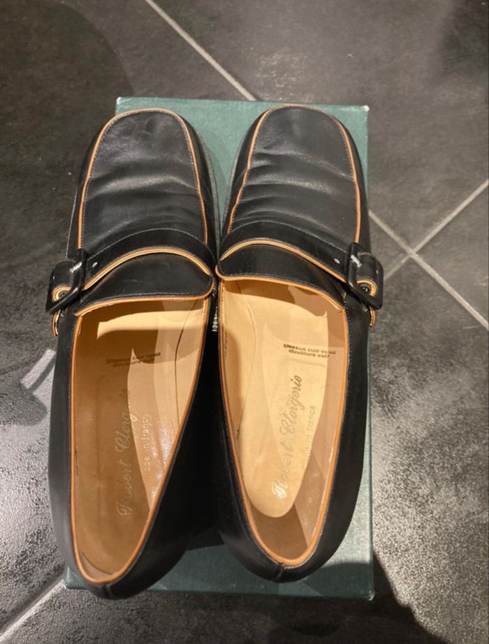 Mocassins Robert Clergerie noirs liseret orange, P. 38,5 - photo numéro 2