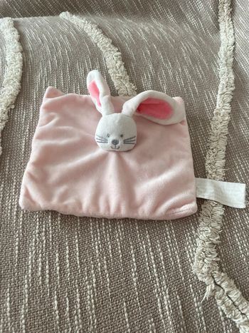 Peluche doudou plat 20cm kimbaloo lapin rose et blanc très bon état
