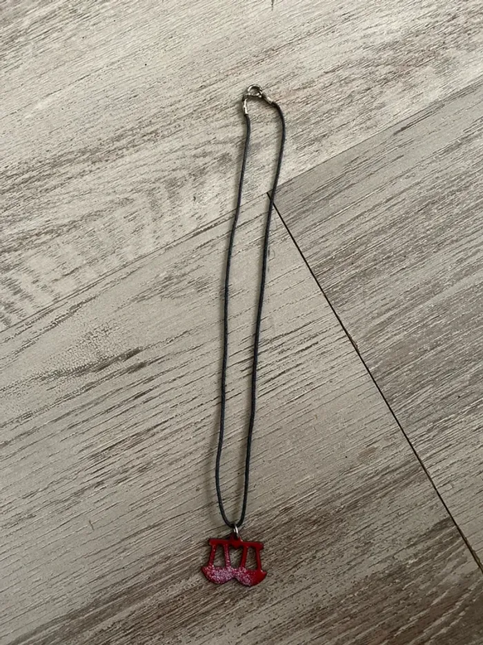 Collier signe Balance