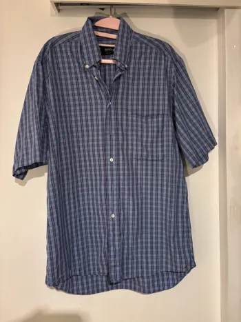 Chemise vintage Hugo Boss taille 44 en très bon état