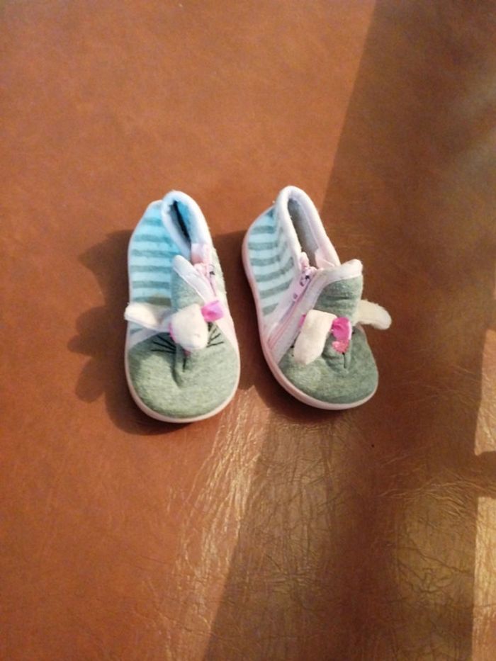 Chaussons taille 19 - photo numéro 2