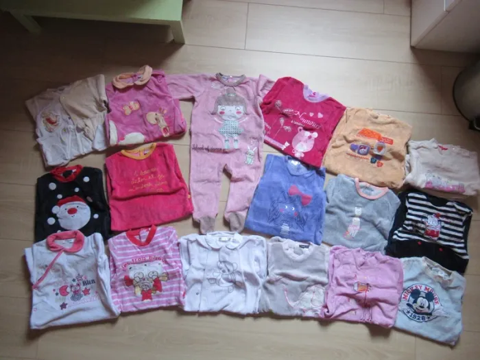 Lot 117 vêtements fille 6 mois avec chaussettes chaussures automne / hiver bodies, pyjamas, habits - photo numéro 7