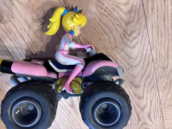 Quads radiocommandés Mario et Peach